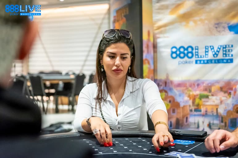 Una giocatrice strutturata in un evento live di 888poker!