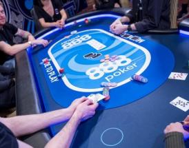 Un tavolo da poker 888