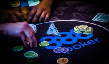 Un tavolo da poker